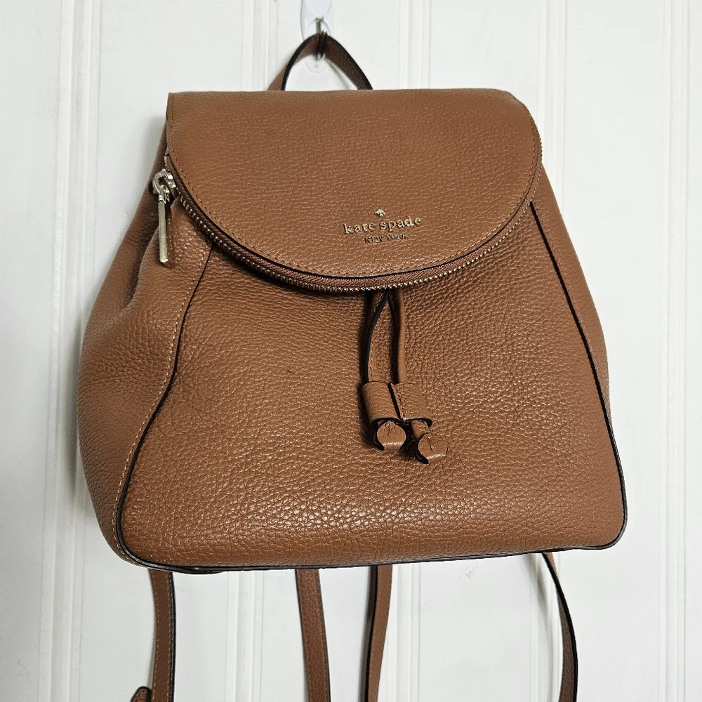 Kate Spade Backpack OS Leila Medium Flap Pebbled Leather Warm Gingerbread Brown